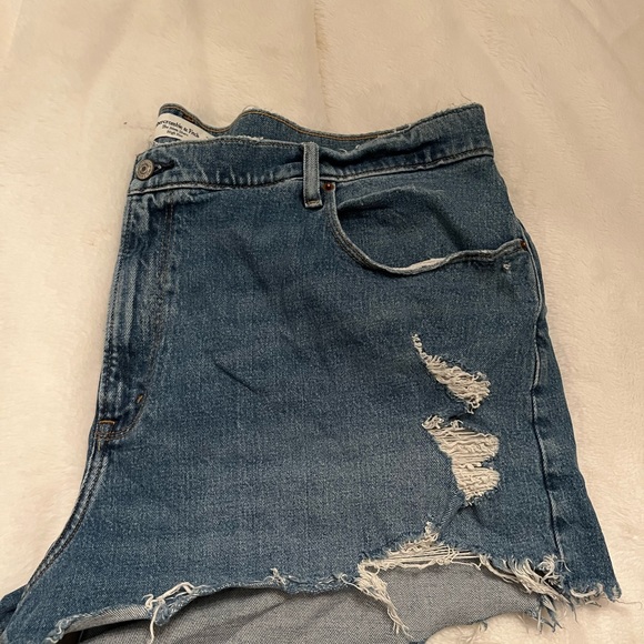 Abercrombie & Fitch Curve Love The Mom Short High Rise - Picture 2 of 3